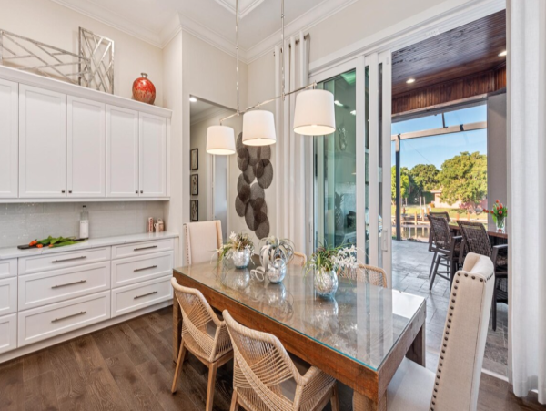 Discover Luxurious Waterfront Retreats - Unmatched Bay Views